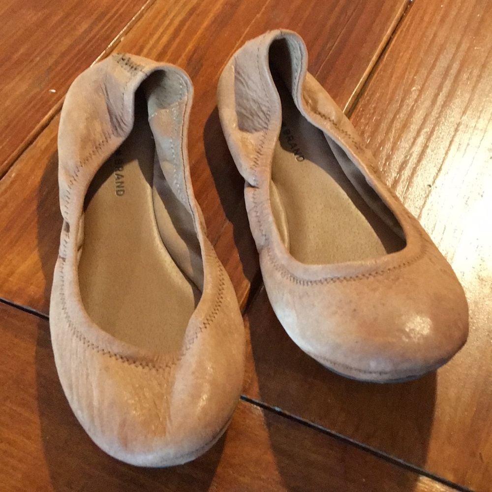 Basic brown flat
